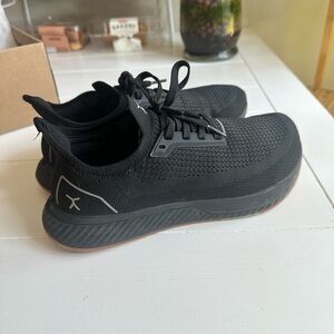 Flux adapt run in black with gum bottom size 7m/8.5w
